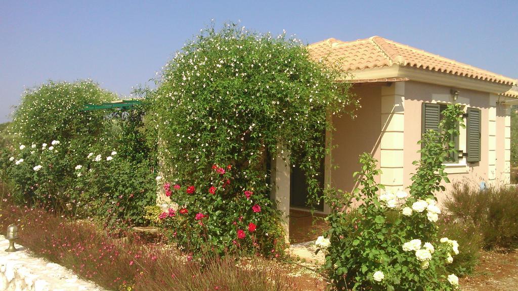 Korallis Villas Karavados Exterior photo