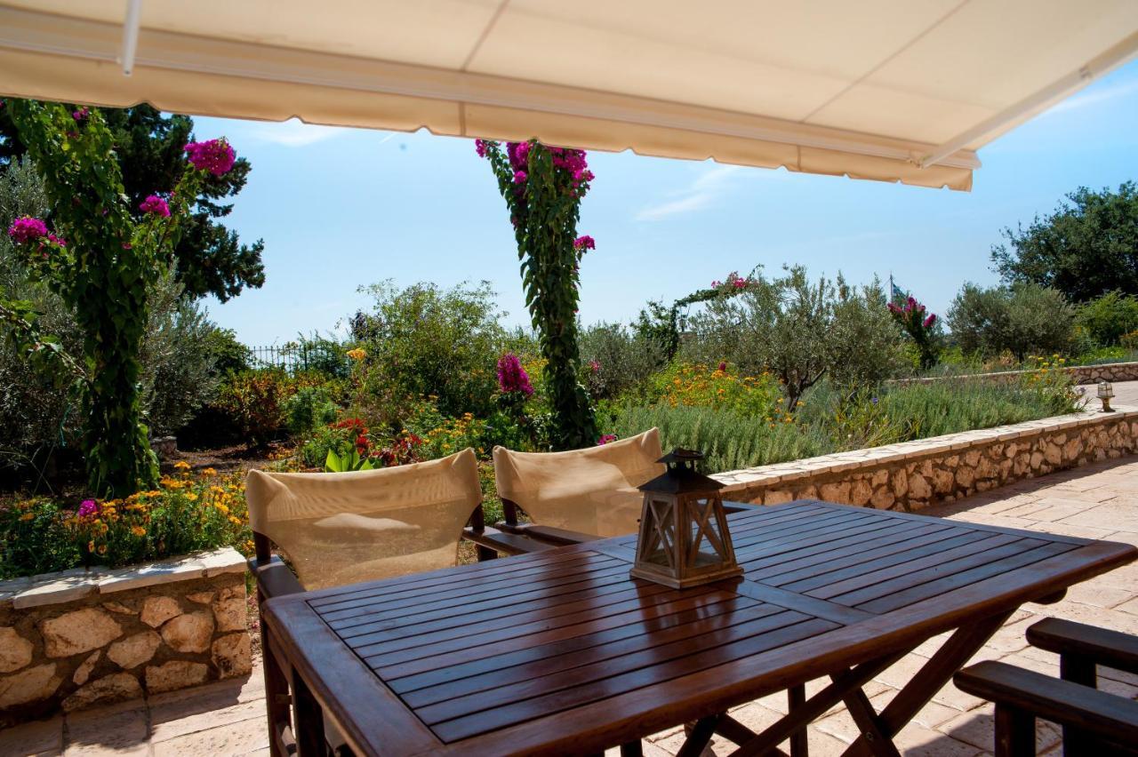 Korallis Villas Karavados Exterior photo
